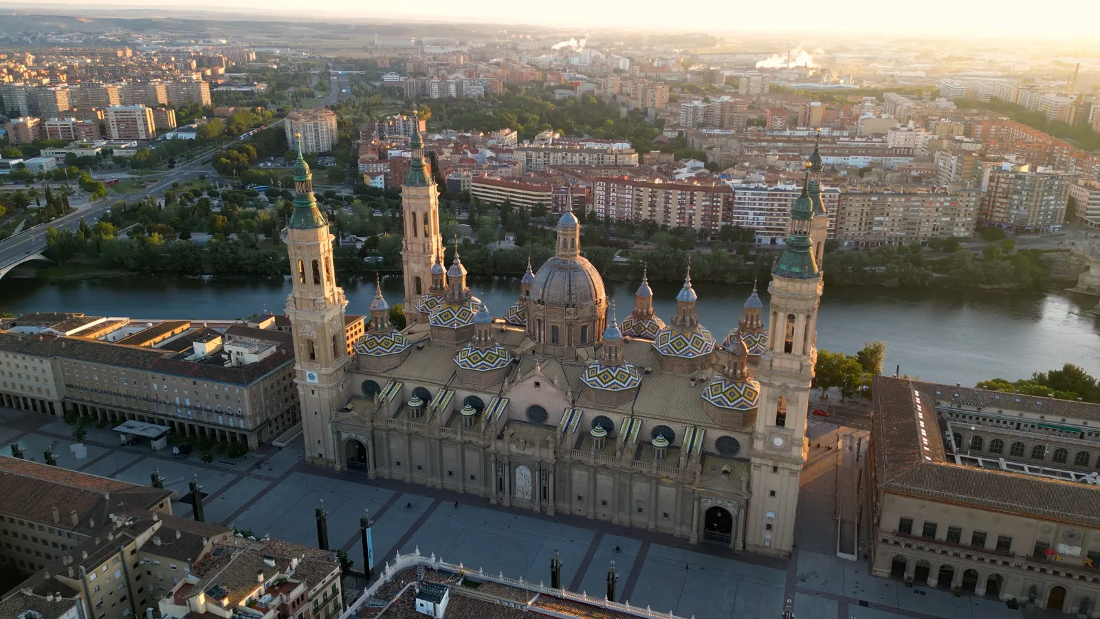 Basílica del Pilar, Zaragoza — repartimos y puedes recoger en la ciudad